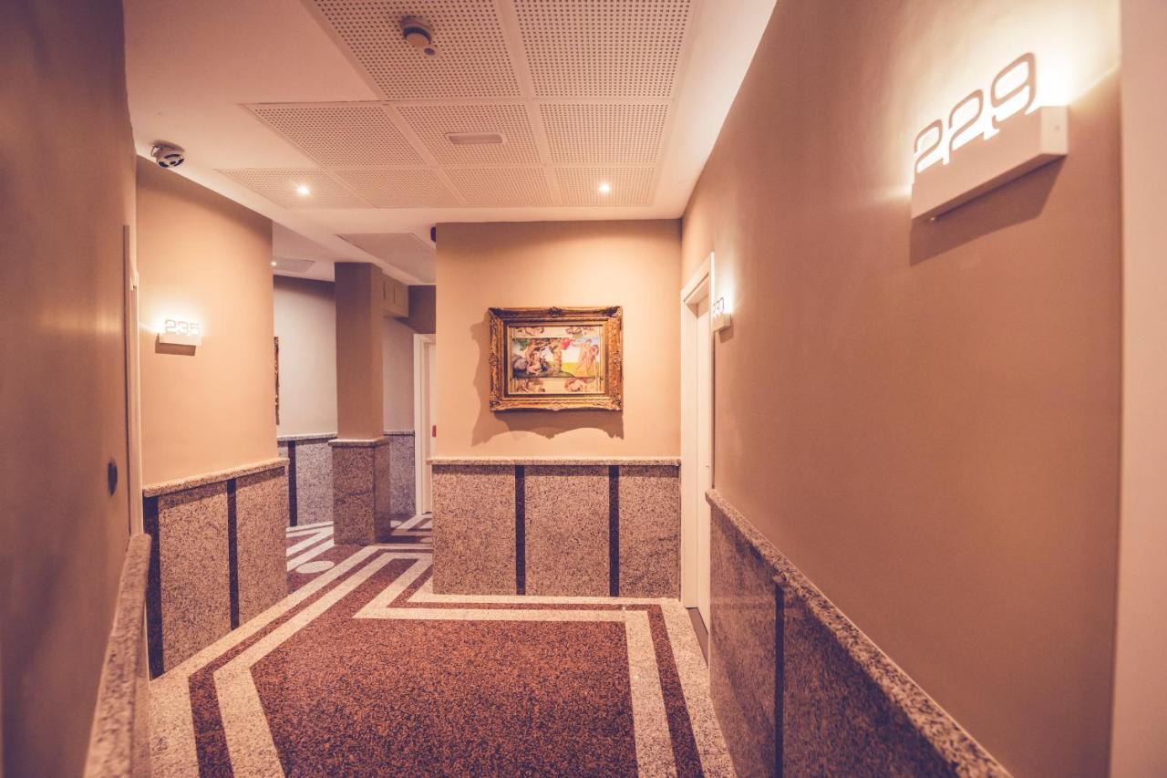 Hostal Marlasca Madrid Exterior photo
