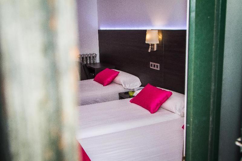 Hostal Marlasca Madrid Room photo